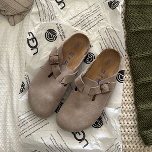 Birkenstock Bostons in Suede Leather Taupe, Size EU 40 / US 9/9.5